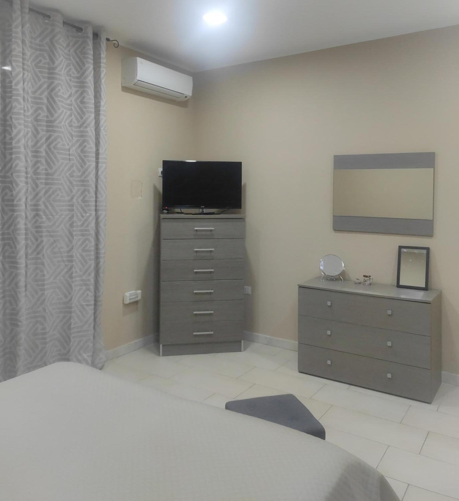 76 Avenue Suites Wi-Fi - Shuttle 레조디칼라브리아 외부 사진